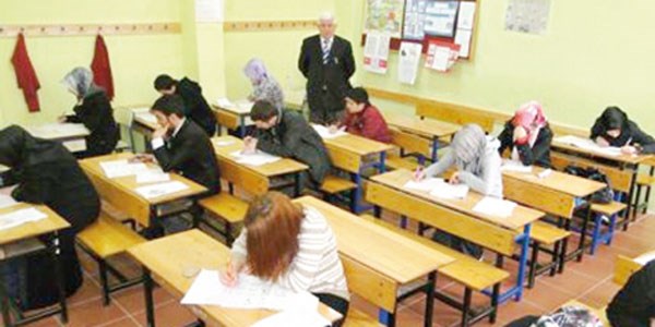 Açık lise sınavlarında hatalar paspasın altında!