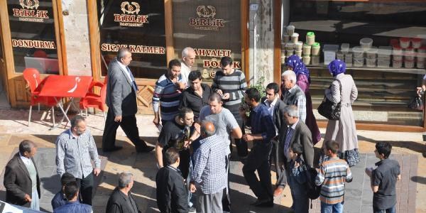 Sürücülerin 'yol vermeme' kavgası