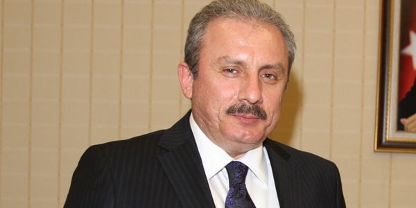 Türkiye başörtülü bakana da hazır