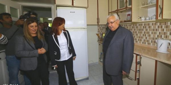 Evi yanan aileye rekortmen hayırseverden yardım
