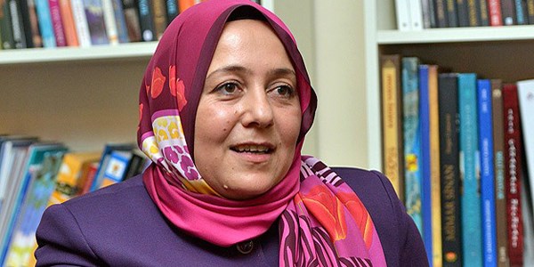 Başörtülü Vekil; İnancımıza kararlarımıza saygı duyulmalı