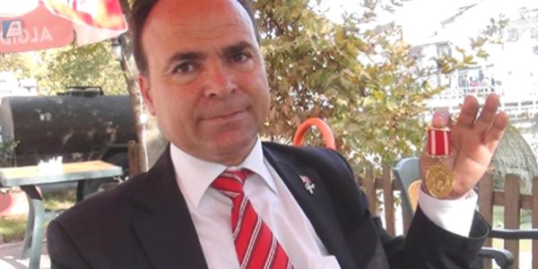 Protokoldeki yeri beğenmeyen gazi, töreni terk etti