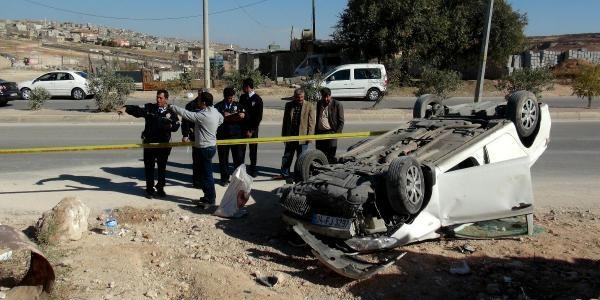 Gaziantep'te otomobil devrildi: 2 yaral