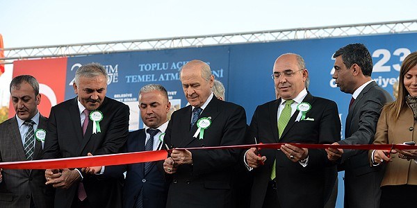 Bahçeli: Başörtülü vekile saygılı olacağız