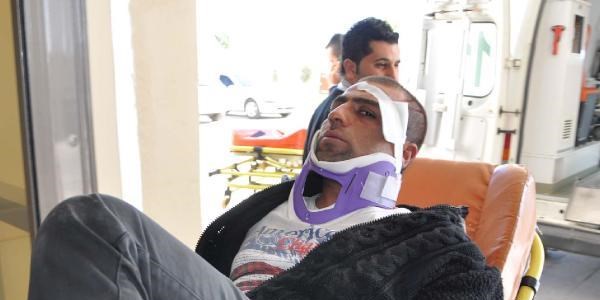 Hafif ticari araca çarpan motosiklet sürücüsü yaralandı