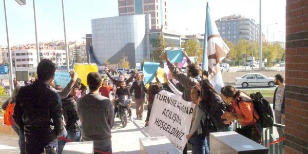 Üniversite öğrencilerinin turnike protestosu