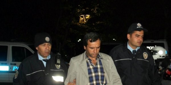 Marketinde satmak için aldığı kaçak sigarayla yakalandı