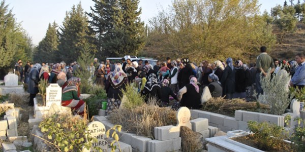 Silahlı kavgada ölen baba oğul toprağa verildi