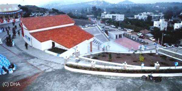 Trafik kazasında ölen oğluyla temelini attıkları okulu ağlayarak açtı