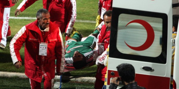 Kalbinden rahatsızlanan futbolcusu hastaneye kaldırıldı