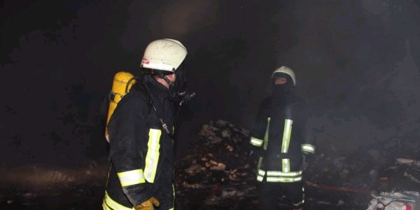 Samsun'da geri dönüşüm deposunda yangın çıktı