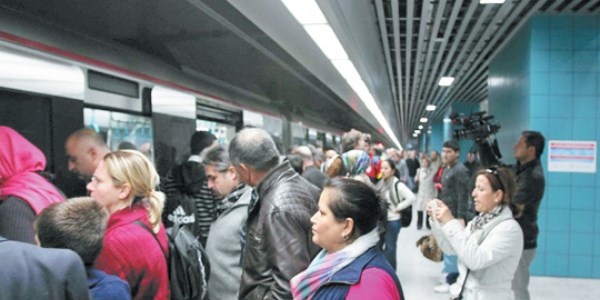 Kadınlar altın günlerini Marmaray'da yapıyor