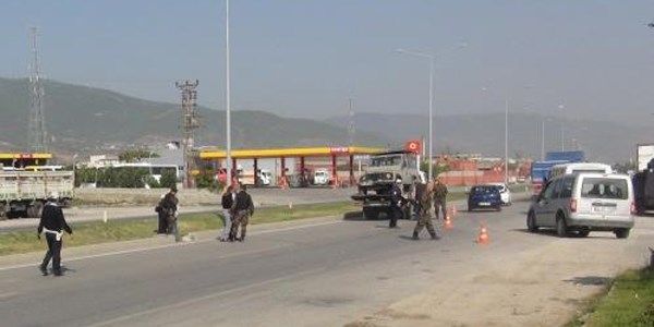 Özel harekat aracı devrildi: 3 yaralı