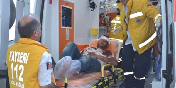 Sevgilisinin öfkeli babasından ölü taklidi yaparak kurtuldu
