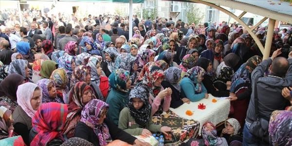 Anne ve kızları toprağa verildi