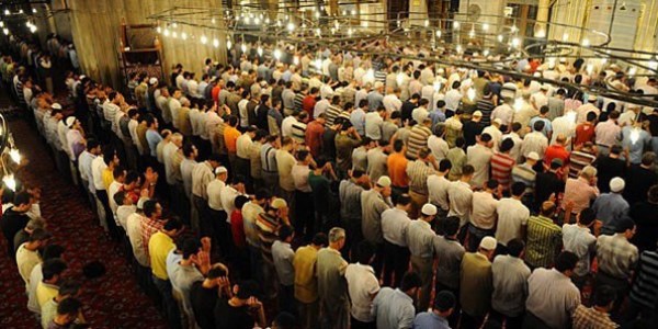 Memurlar için cuma namazına 'saat ayarı'