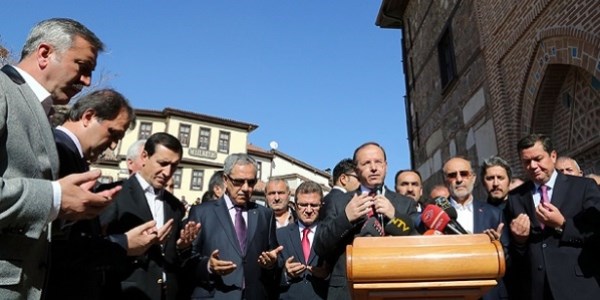 Tarihi Aslanhane Camisi ibadete açıldı