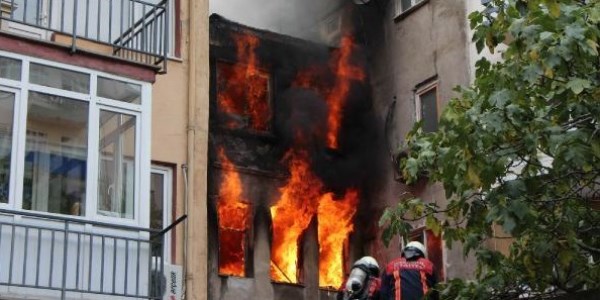 Kadıköy'de korkutan yangın