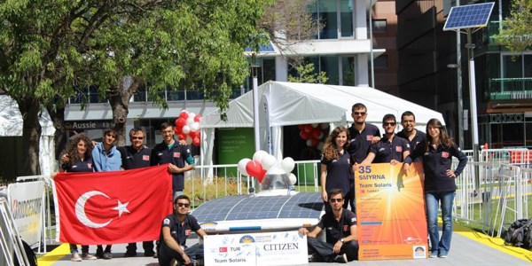 DEÜ'nun güneş enerjili arabası dünya 6.'sı oldu