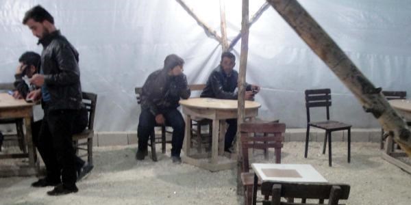 Çadırda kumar oynatıyorlarmış