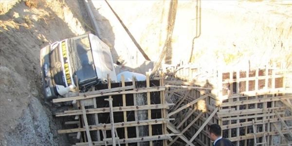 Hisarcık'ta beton mikseri devrildi: 1 ölü