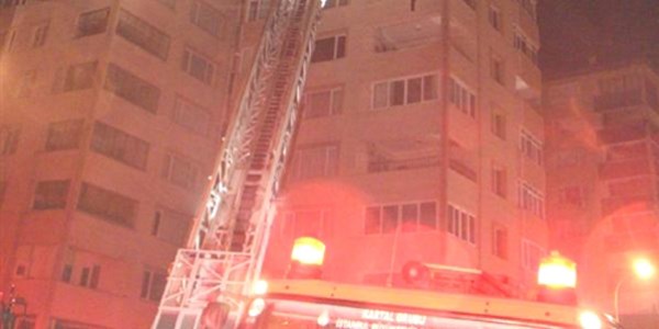 10 katlı binanın çatısı alev alev yandı