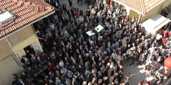 Miting gibi adaylık açıklaması