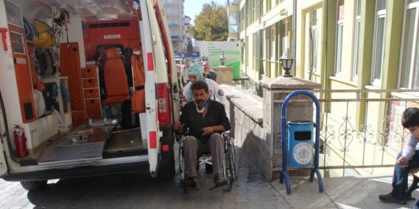 Hüyük'te otomobil devrildi: 2 yaralı