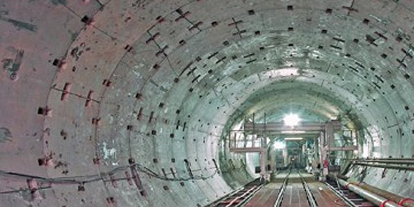 Marmaray'da aşırı yoğunluk seferleri aksattı