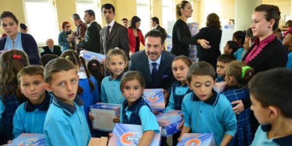 İş adamı köyünü unutmadı