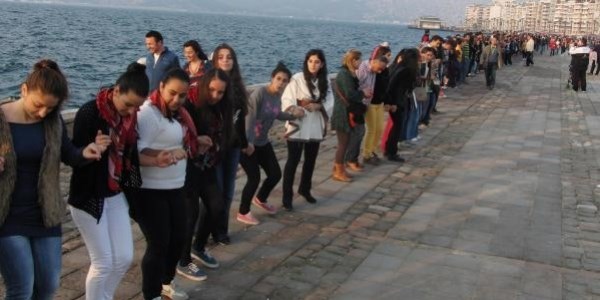 İzmir'in Kordon'unda horon rekoru