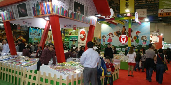 İstanbul kitap fuarı kapılarını açtı