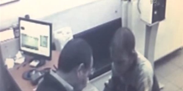Yardım kutusu hırsızlığı güvenlik kamerasında