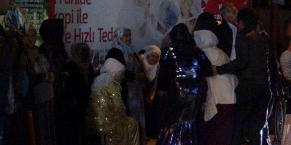 Sokakta yapılan düğüne silahlı baskın: 1 ölü, 2 yaralı