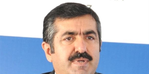 Valiyi suçlayan 5 yardımcısı tayin istedi