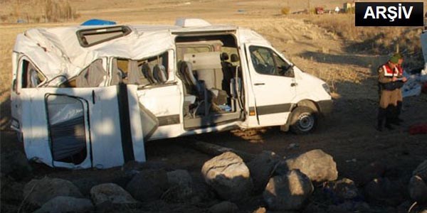 Öğretmen servisi kaza yaptı: 10 yaralı