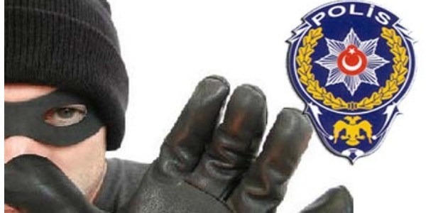 Çiller'in de evine giren hırsızı linç edilmekten polis kurtardı