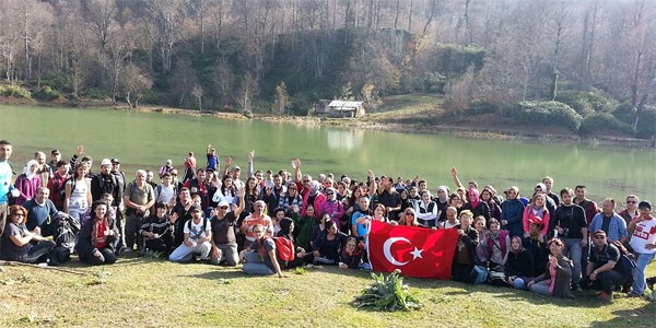 Sakaryalılar Çamlıca Gölü'nde yürüdü