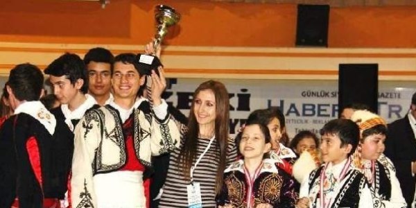Özge öğretmen son yolculuğuna uğurlandı