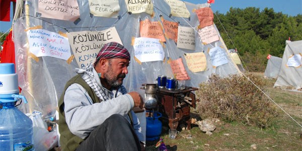 Açlık grevindeki çiftçiye doktor desteği
