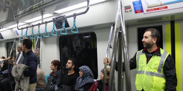 Marmaray'da güvenliğe rağmen acil durum butonuna bastılar