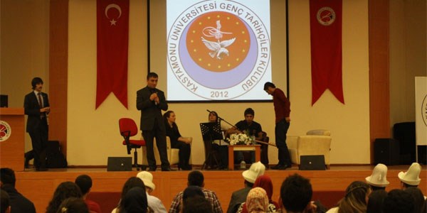 Genç tarihçilerden türkü şöleni