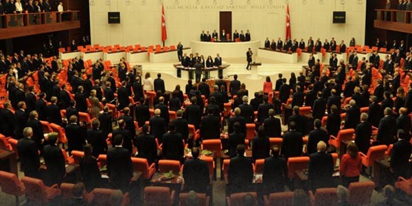 Vekil danışmanına sosyal medya takibi