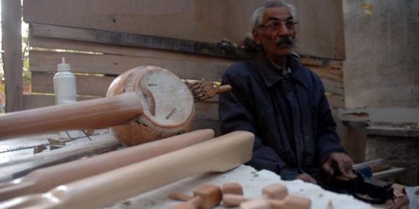 Emekli öğretmenin kabak kemane merakı