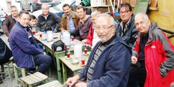 Badana fırçalarından yapılan antenle Belçika ve Rusya ile görüştüler