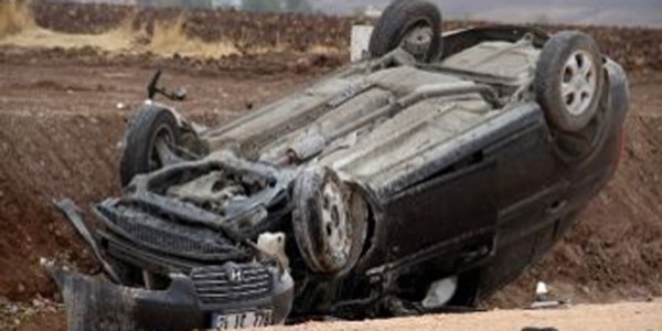 Polis memuru trafik kazasında yaralandı