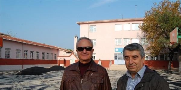 Okul bahçesi asfaltlandı