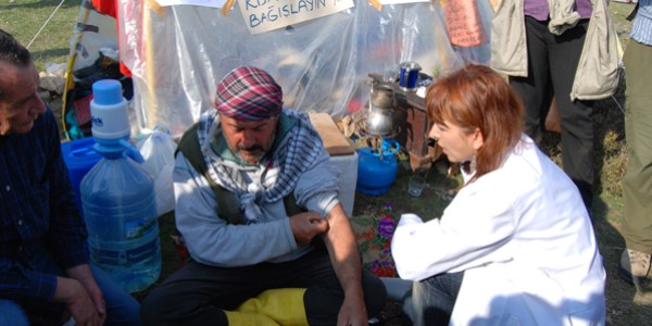 Açlık grevi yapan çiftçi fenalaştı