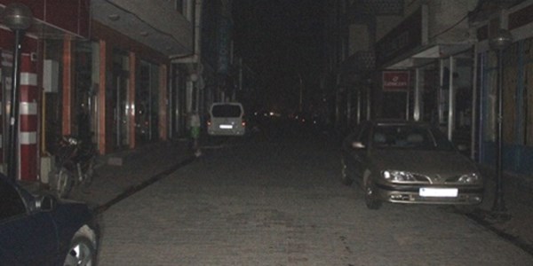 Akyazılılar geceyi lüks ışığında geçirdi