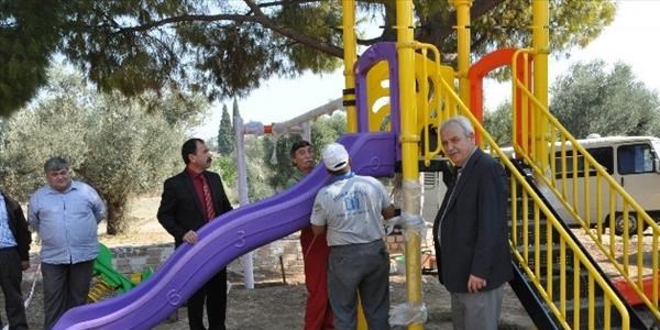 İlk ve ortaokula çocuk parkı